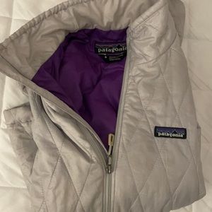 Selling a women’s size small gently used  light weight Patagonia puffy jacket.